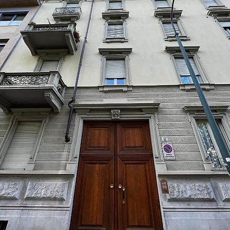 Elegante e accogliente appartamento a Torino Esterno foto